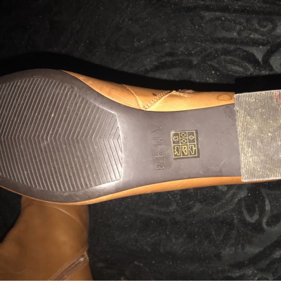 Dkny Crosbi Women's Booties Brown BNWOB - Picture 2 of 2